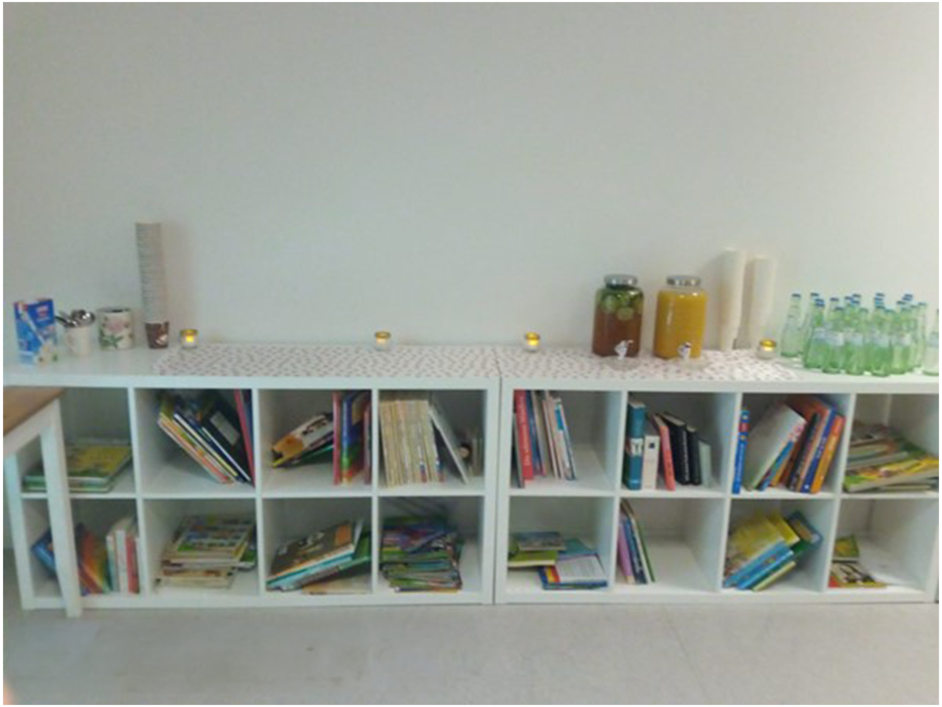 Langes, tiefgelegtes Regal 