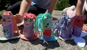 gebastelte Wasserspar-Feen aus Klopapierrollen